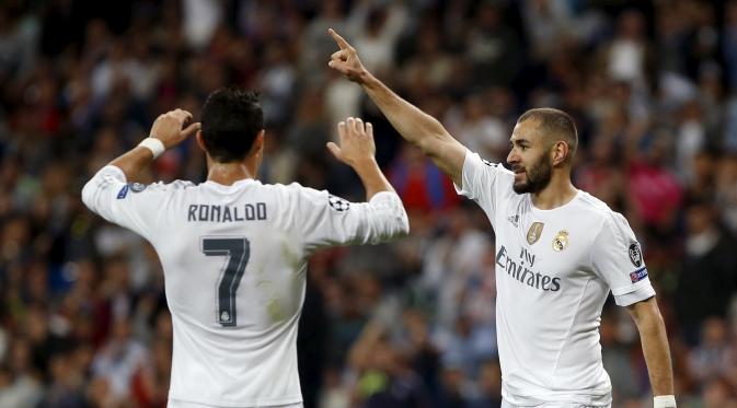 Ekspresi Karim Benzema setelah mencetak gol ke gawang Shaktar Donetsk di laga Grup A Liga Champions yang berlangsung di Stadion Santiago Bernabeu, Madrid, Spanyol. Rabu (16/9/2015) dini hari WIB. (Reuters/Susana Vera)