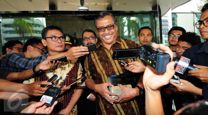 Mantan Kapolri Jenderal (Purn) Sutanto menyambangi Gedung KPK, Jakarta, Rabu (16/9/2015). Kedatangan Kapolri era mantan Presiden SBY ini untuk berdiskusi terkait rencana strategis KPK. (Liputan6.com/Helmi Afandi)