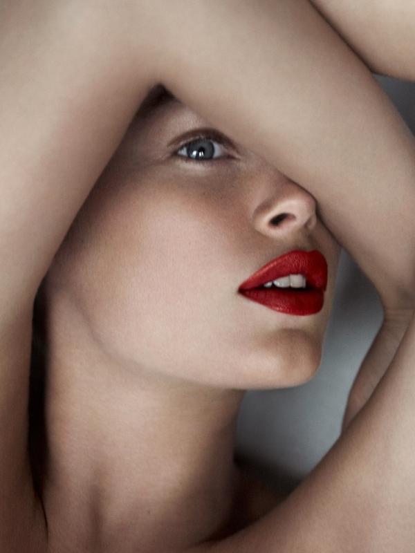 Lipstik merah Matte | via: eyeshadowlipstick.com