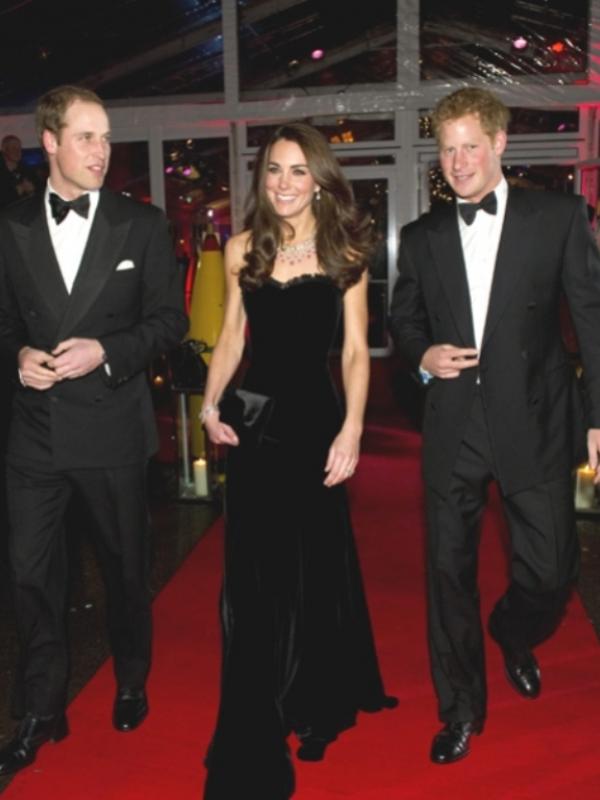 Pangeran William, Kate Middlestone dan Pangeran Harry. foto: EW