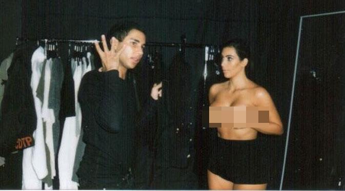 Kim Kardashian (via ofuxico.com.br)