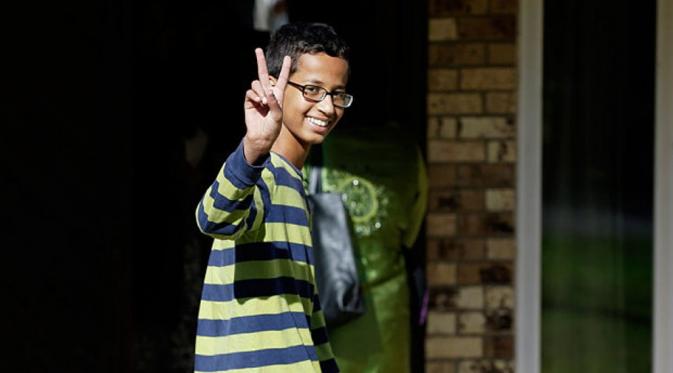 Ahmed Mohamed, remaja muslim yang disangka merakit bom malah dapat dukungan lewat #IStandWithAhmed.