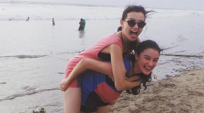 Kimberly Ryder dan Natasha Ryder sering traveling bareng. (Instagram @natasharyder)