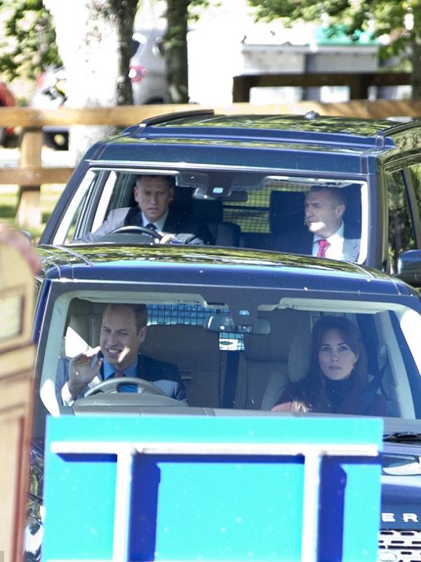 Pangeran William dan Kate Middleton (via dailymail.co.uk)