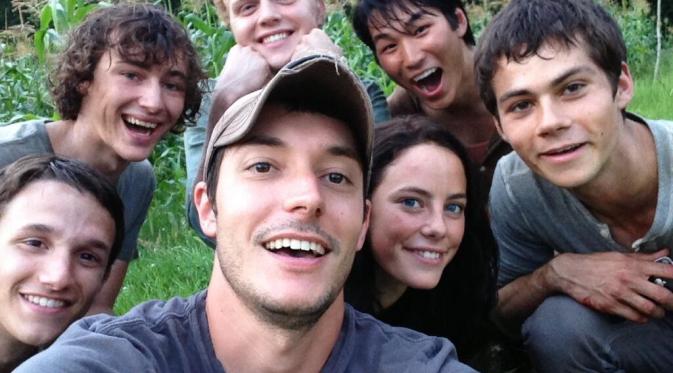 Wes Ball dan pemain film Maze Runner. Foto: via spinoff.comicbookresources.com