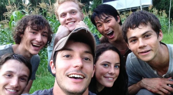 Wes Ball dan pemain film Maze Runner. Foto: via spinoff.comicbookresources.com