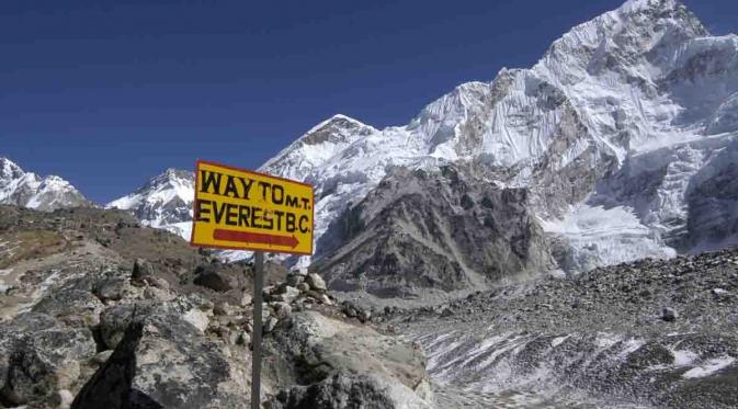 Everest. | via: torryburdick.com