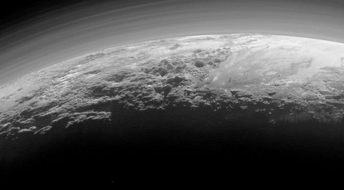 New Horizons Temukan Gunung dan Athmosfer Pluto (NASA/ABCNews)