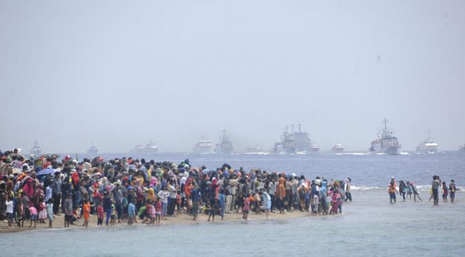 Aksi pasukan elite TNI AL semarakkan puncak Sail Tomini 2015. (istimewa)