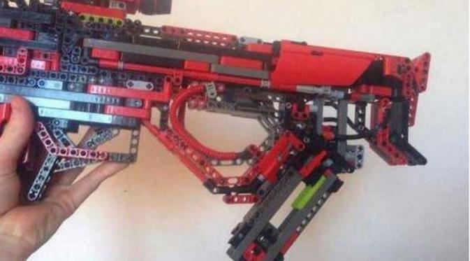 Pistol Rakit yang Terbuat dari Lego | via:  imgur.com