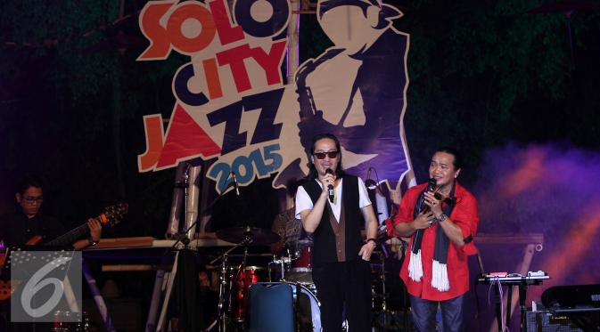 Deddy Dhukun dan Dian Pramana Putra tampil di Solo City Jazz 2015 [Foto: Reza Kuncoro/Liputan6.com]