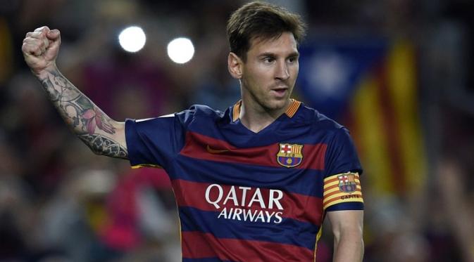 Lionel Messi mencetak dua gol saat Barcelona mengalahkan Levante 4-1 dalam lanjutan La Liga Spanyol di Camp Nou, Senin (21/9/2015). (Liputan6.com/LLUIS GENE / AFP)