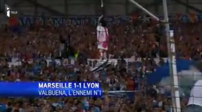 Boneka Valbuena yang digantung fans Marseille (Youtube /LikeTube)
