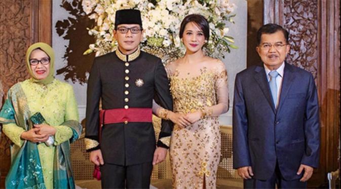 Selain para artis, pernikahan Gista Putri dan Wishnutama Kusubandio juga terlihat kehadiran Wakil Presiden Pak Jusuf Kalla dan sang istri. (Via twitter/@Wishnutama)
