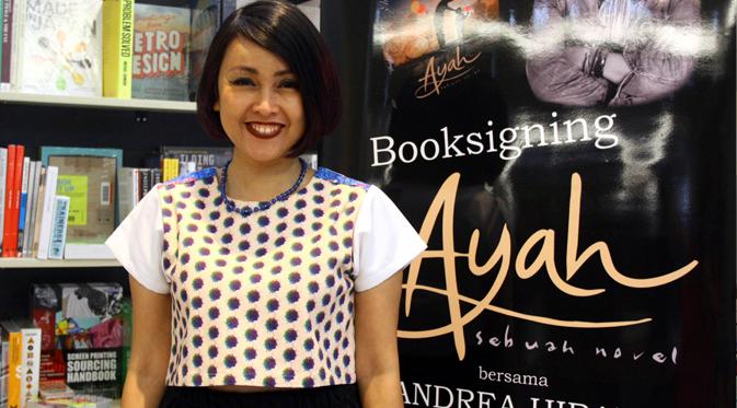 Meda Kawu saat Book Signing Novel Andrea Hirata