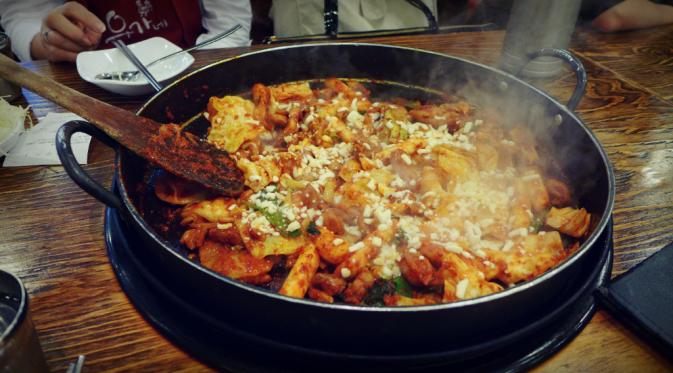 Yoogane Chicken Restaurant, Seoul, Korea Selatan. | via: outsideninetofive.com
