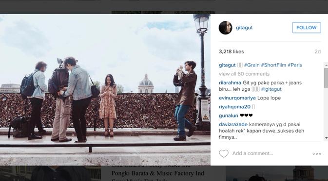 Gita Gutawa menggunakan batik saat syuting film pendek yang didukung oleh UNESCO. (foto: instagra.com/gitagut)