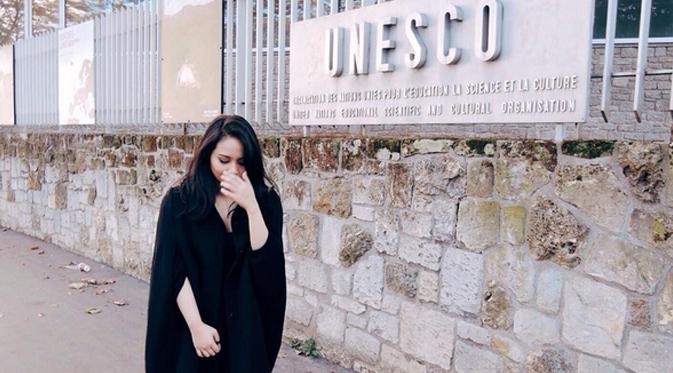 Gita Gutawa bertandang ke kantor UNESCO di Paris. (foto: instagram.com/gitagut)