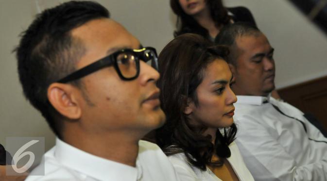 Ekspresi Masayu Anastasia saat menjalani sidang di Pengadilan Agama Jakarta Selatan, Selasa (22/9/2015). Dalam sidang tersebut keduanya menjalani mediasi dengan harapan bisa rujuk. (Liputan6.com/Faisal R Syam)