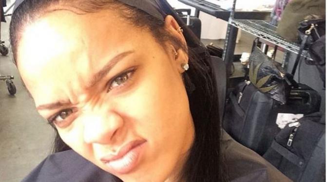 Rihanna 'Nggak' Takut Tampil Tanpa Makeup | via: Instagram