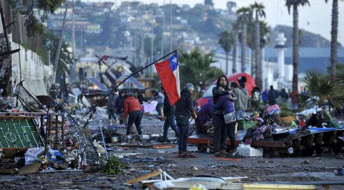 gempa bumi berkekuatan 8,3 skala Richter mengguncang ibu kota Cile, Santiago, disusul Tsunami