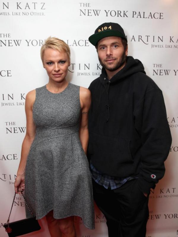 Pamela Anderson dan Rick Salomon (via nydailynews.com)