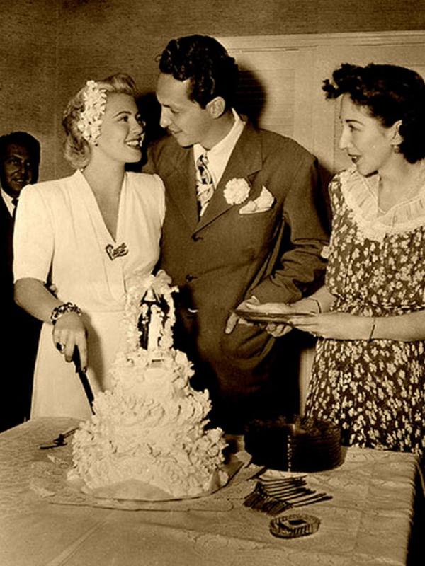 Lana Turner dan Joseph Stephen Crane (via flickr.com)