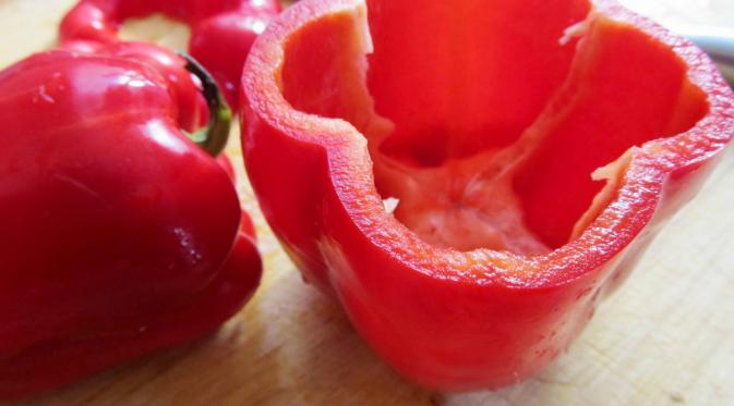 Paprika merah, makanan yang menurunkan tekanan darah setelah makan sate kambing. | via: cabinetstew.com